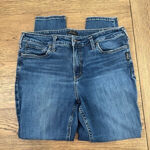 EUC Silver Women’s Avery Skinny Jean - 16/29 - Medium Wash